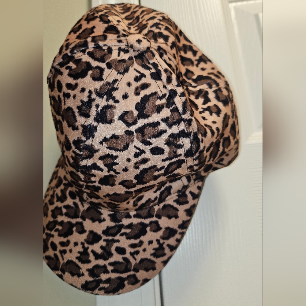 Ladies Leopard Hat - Picture 3 of 6